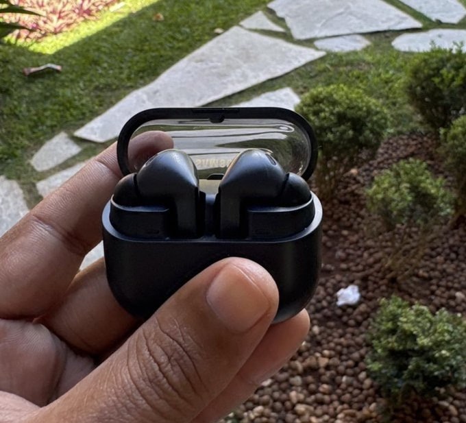 Samsung Galaxy Buds3 FE Fone de Ouvido com Galaxy AI Preto