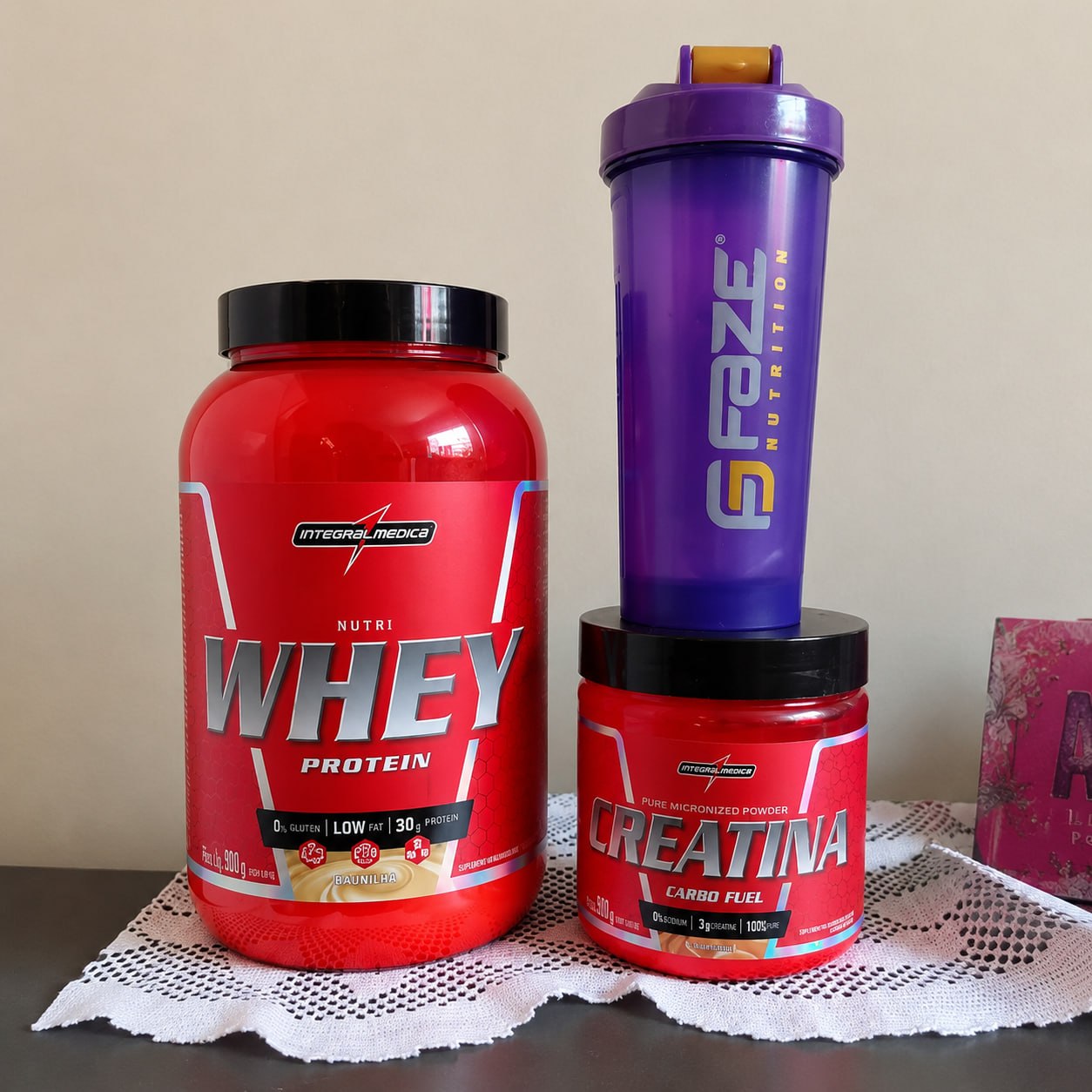 Kit Nutri Whey 900g + Creatina CarboFuel 300g + Coqueteleira