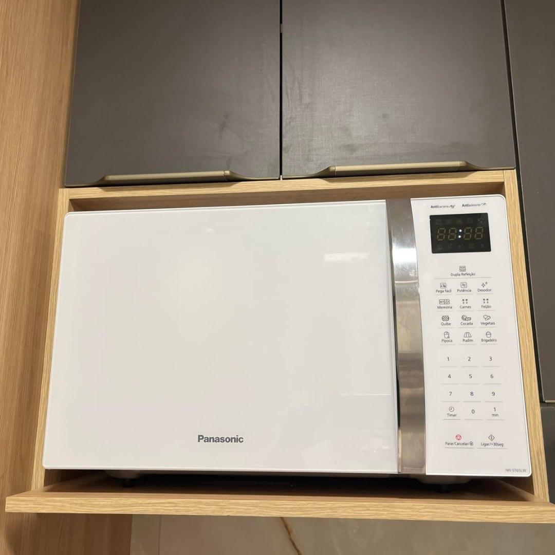 Microondas Panasonic Dupla Refeição 34L Antiaderente NN-ST65LWRU