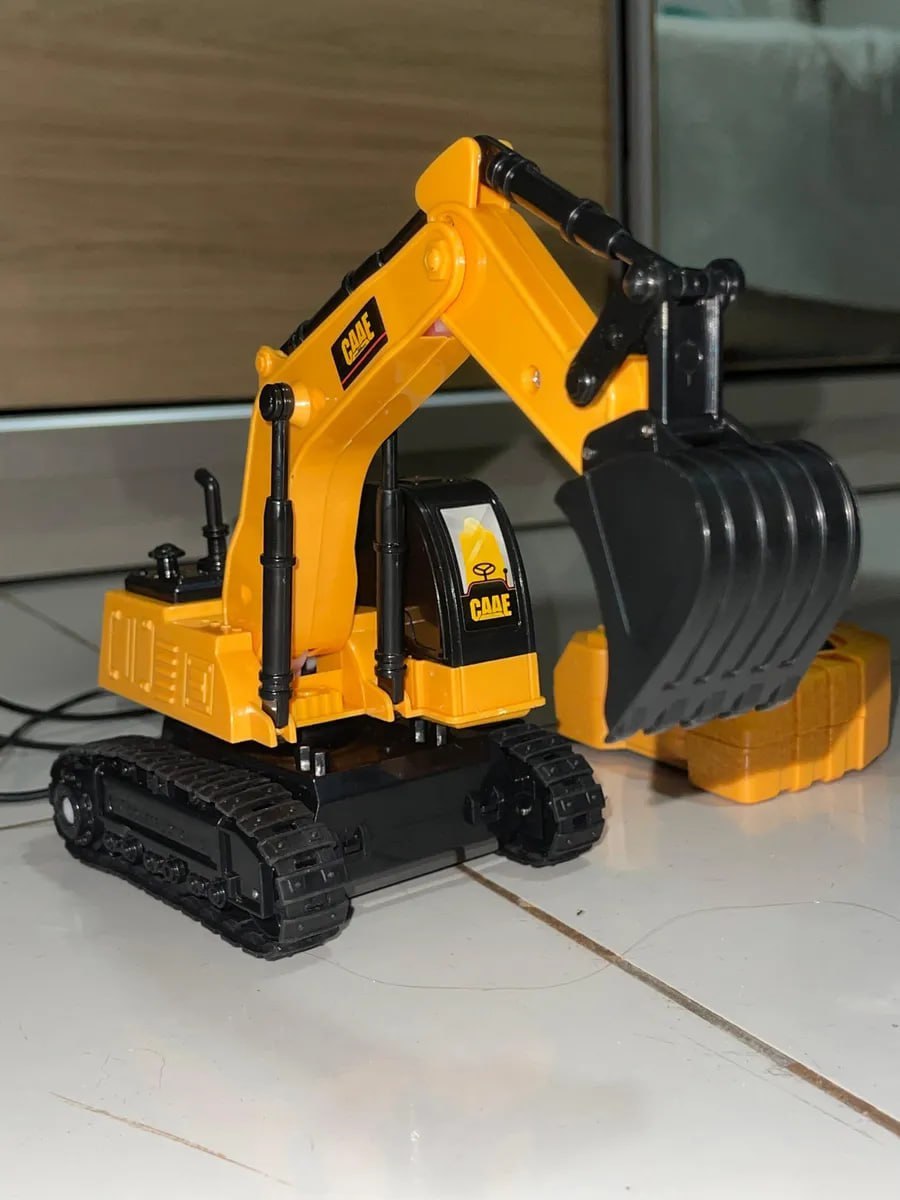 Escavadeira 25,5cm Controle com Fio
