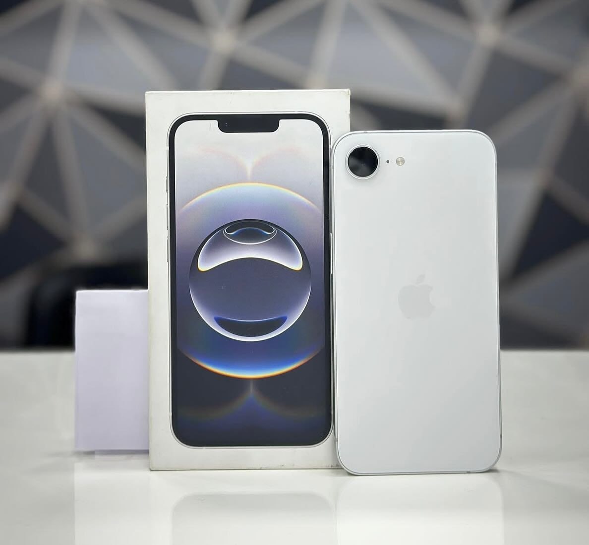 Apple iPhone 16e 128GB Branco