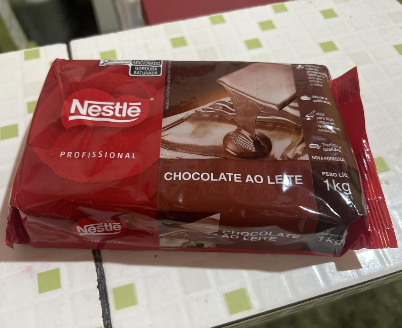 Barra de Chocolate ao Leite NESTLÉ 1kg