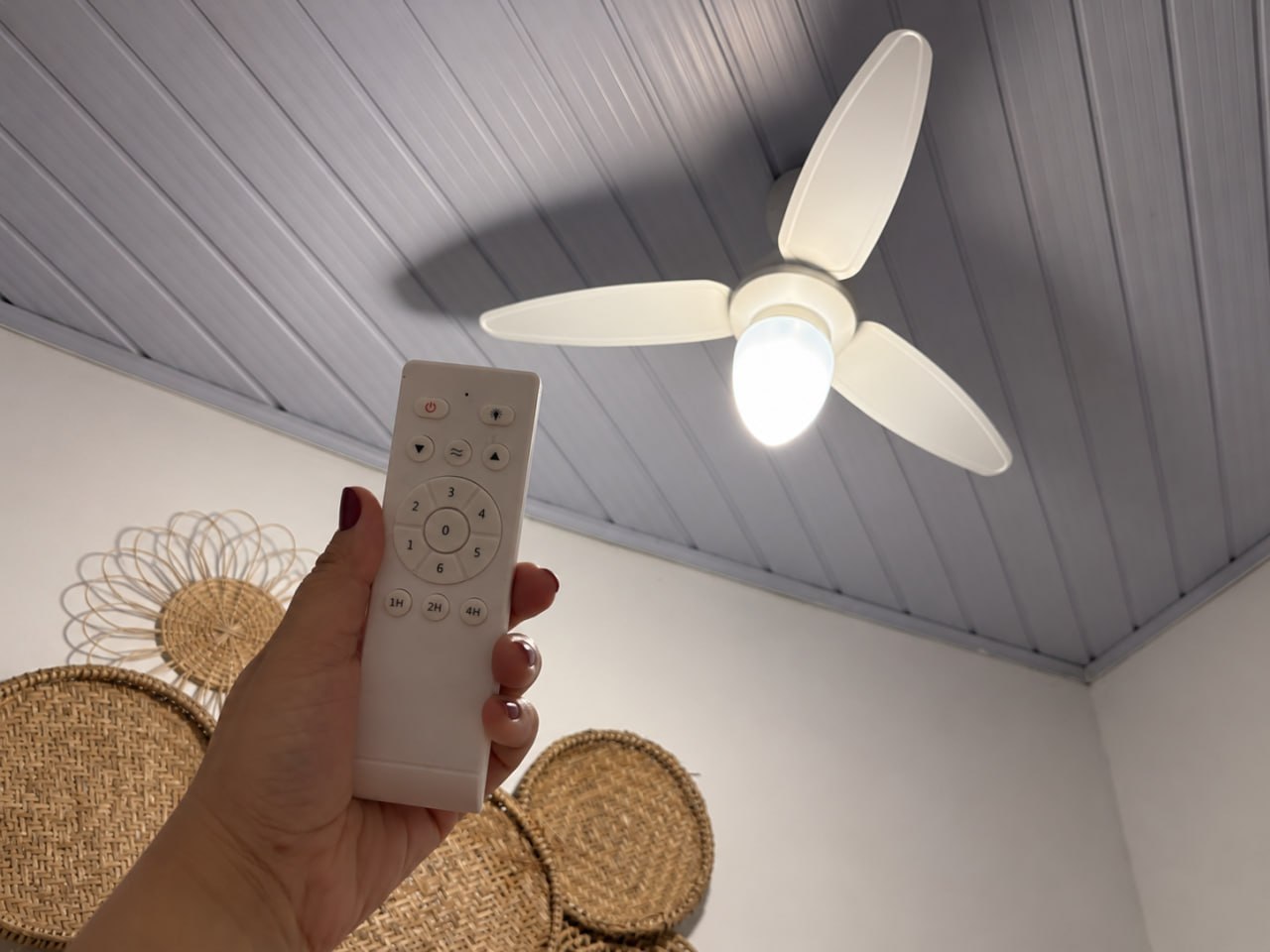 Ventilador de Teto Ventisol com Controle Remoto Bivolt