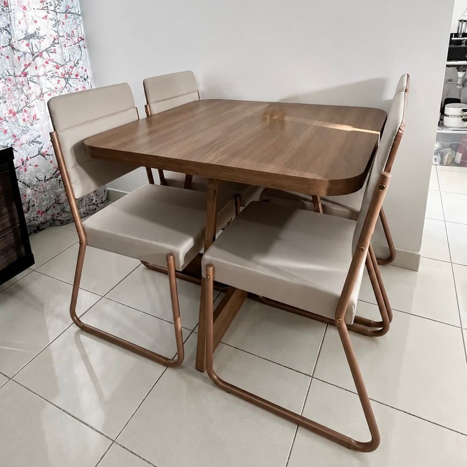 Conjunto Sala de Jantar + 4 Cadeiras Charlotte Carraro Nogal