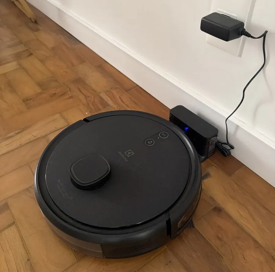 Robô Aspirador 4 em 1 Electrolux Wi-Fi Mop ERB60 Bivolt