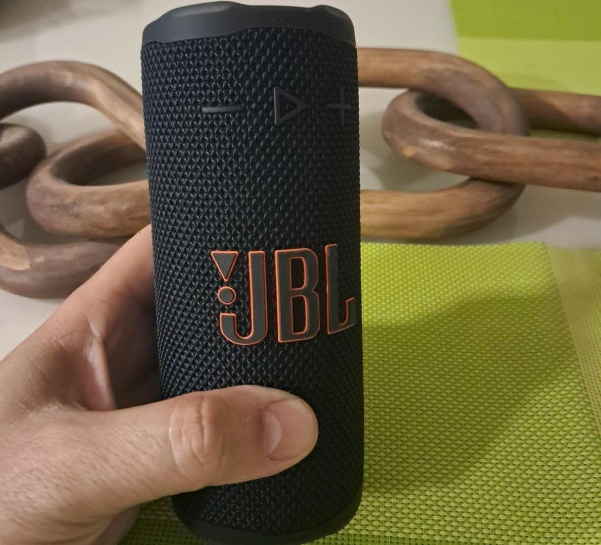 JBL Grip Caixa de Som à Prova D'água 46h Bateria