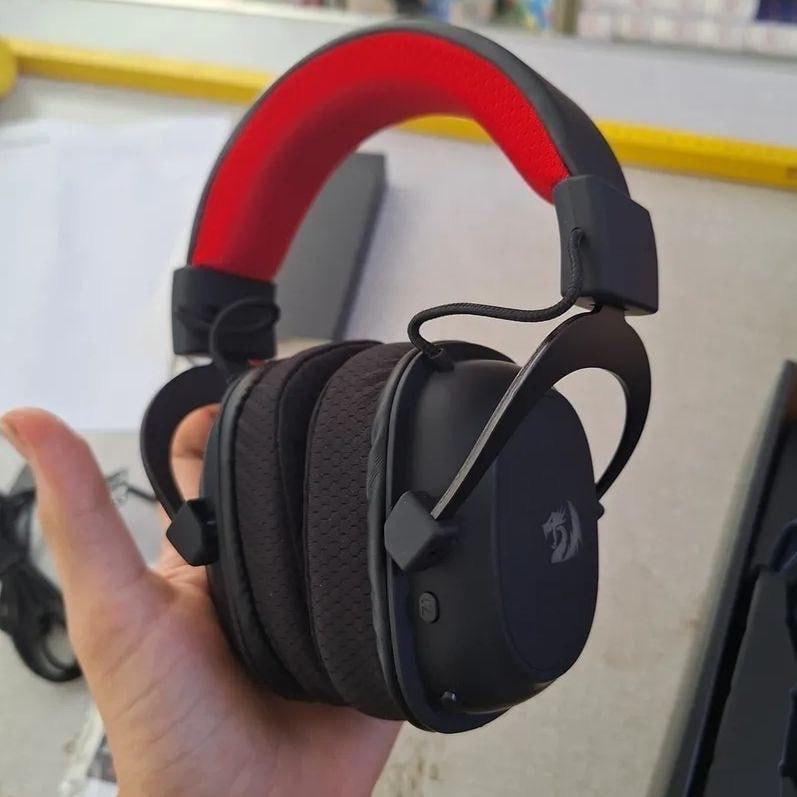 Headset Gamer Redragon Zeus Pro 7.1 Sem Fio Preto