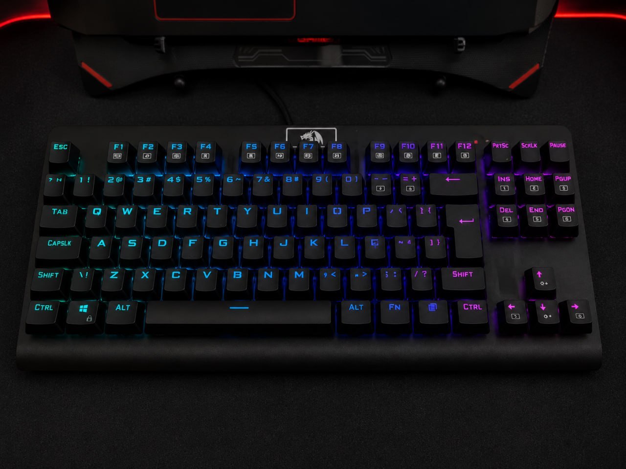 Teclado Mecânico Gamer Redragon Dark Avenger K568-2 RGB Switch Brown