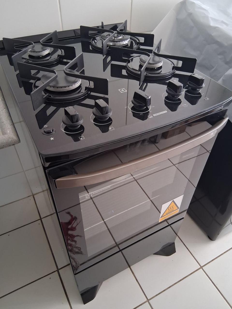 Fogão Electrolux Efficient 4 Bocas Tripla Chama Bivolt FE4GB