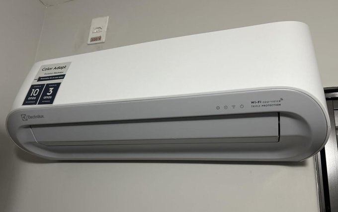 Ar-Condicionado Split Inverter 9.000 BTUs Electrolux Color Adapt Wi-Fi 220V