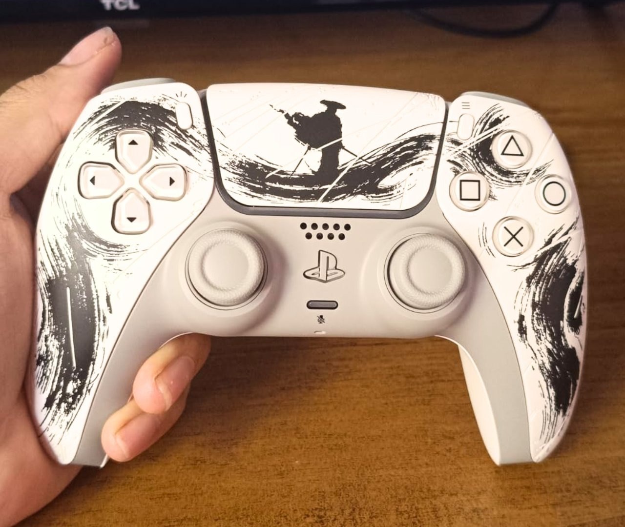 Controle DualSense Edição Limitada Black Ghost of Yōtei PS5