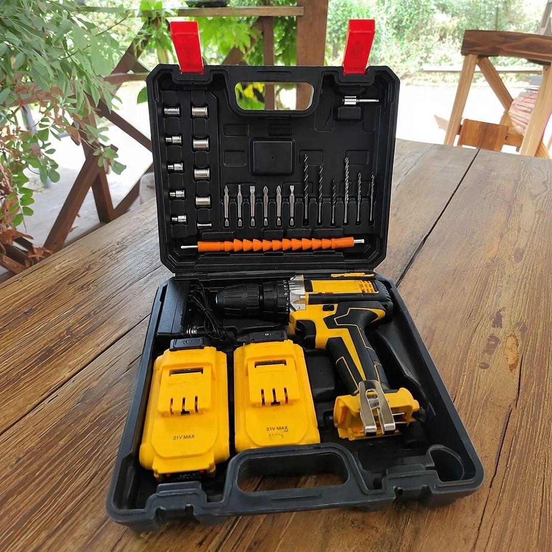 Furadeira Parafusadeira Mackie 2 Baterias com Maleta e Kit