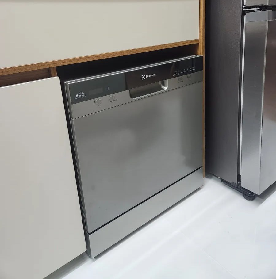 Lava-Louças Electrolux 8 Serviços Inox 127/220V
