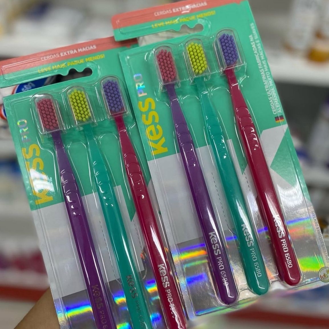 KESS Pack com 3 Escovas Dentais Pro Extra Macias