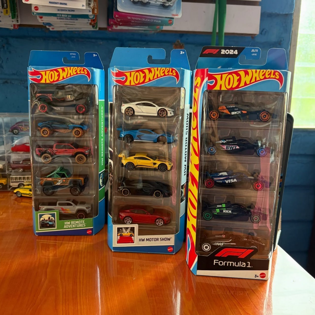 Kit 5 Carrinhos Hot Wheels Mattel Multicor