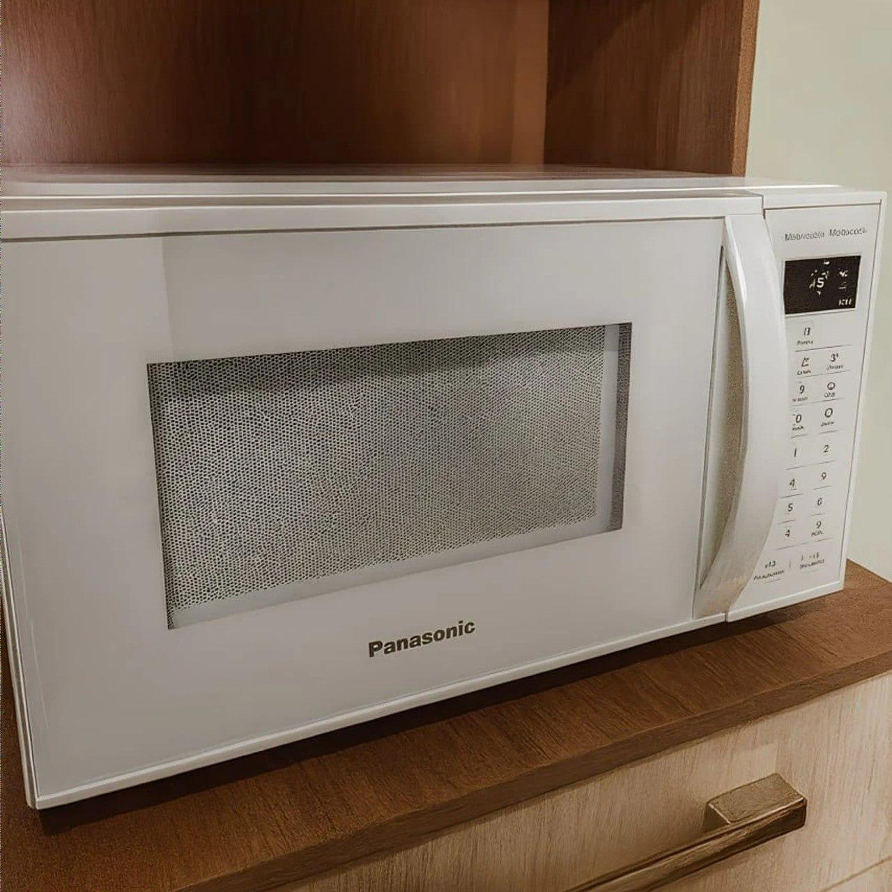 Microondas Panasonic 21L Antibactéria AG Branco 220v