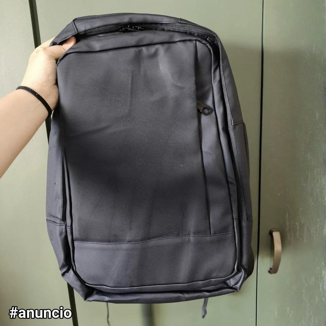 Mochila Impermeável 35L com Faixa Expansão e USB