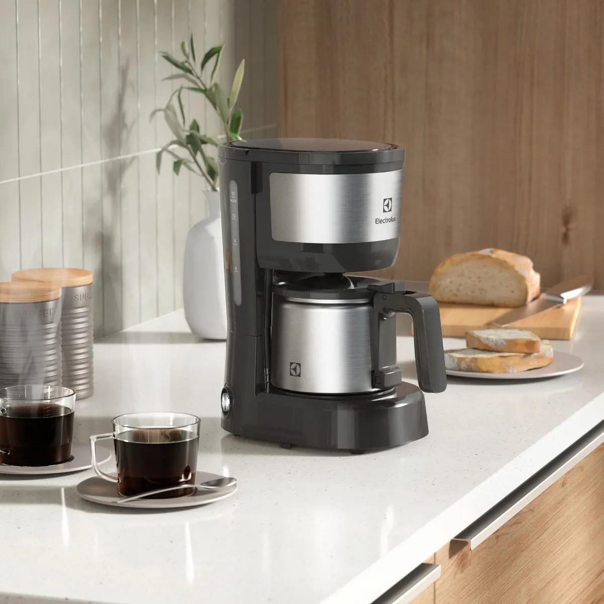 Cafeteira Elétrica Electrolux Efficient ECM12 600ml 110V
