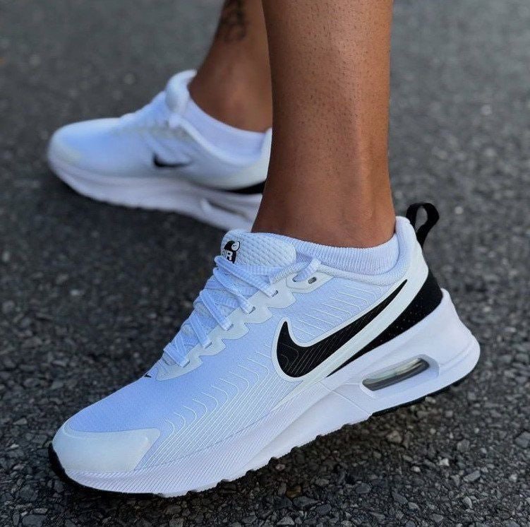 Tênis Nike Air Max Nuaxis