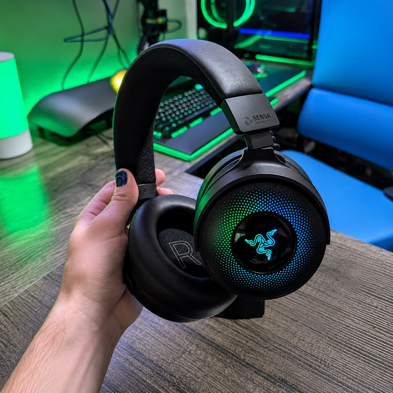 Headset Gamer Razer Kraken V4 X com Cabo USB Tipo C e Tipo A