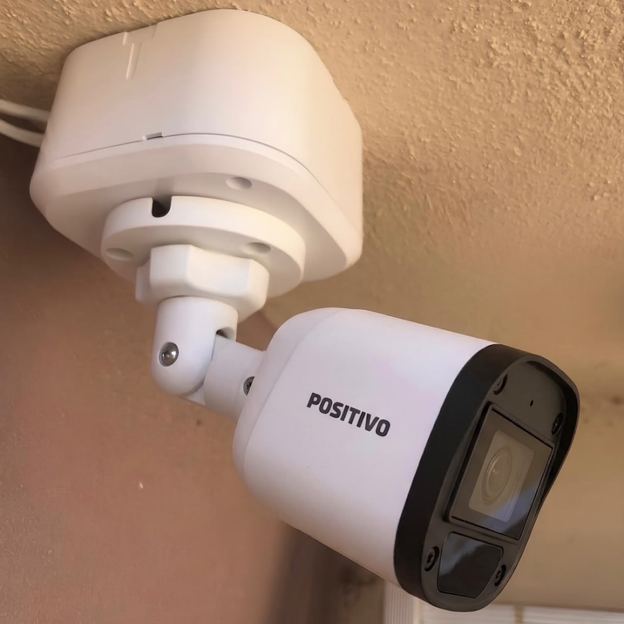 Câmera Positivo HD Plus Bullet 2MP com Microfone