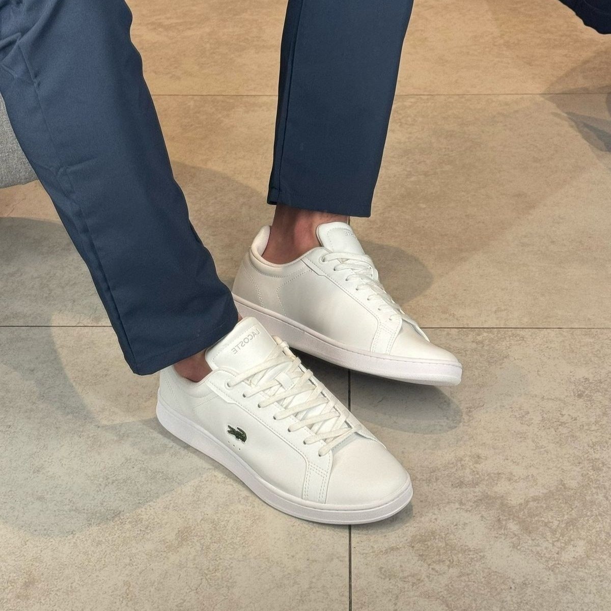 Tênis Lacoste T-base