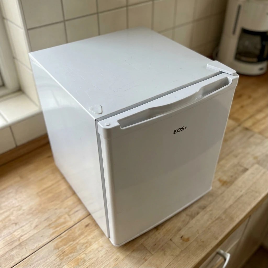 Frigobar Eos Ice Compact 47L Branco EFB50 110V
