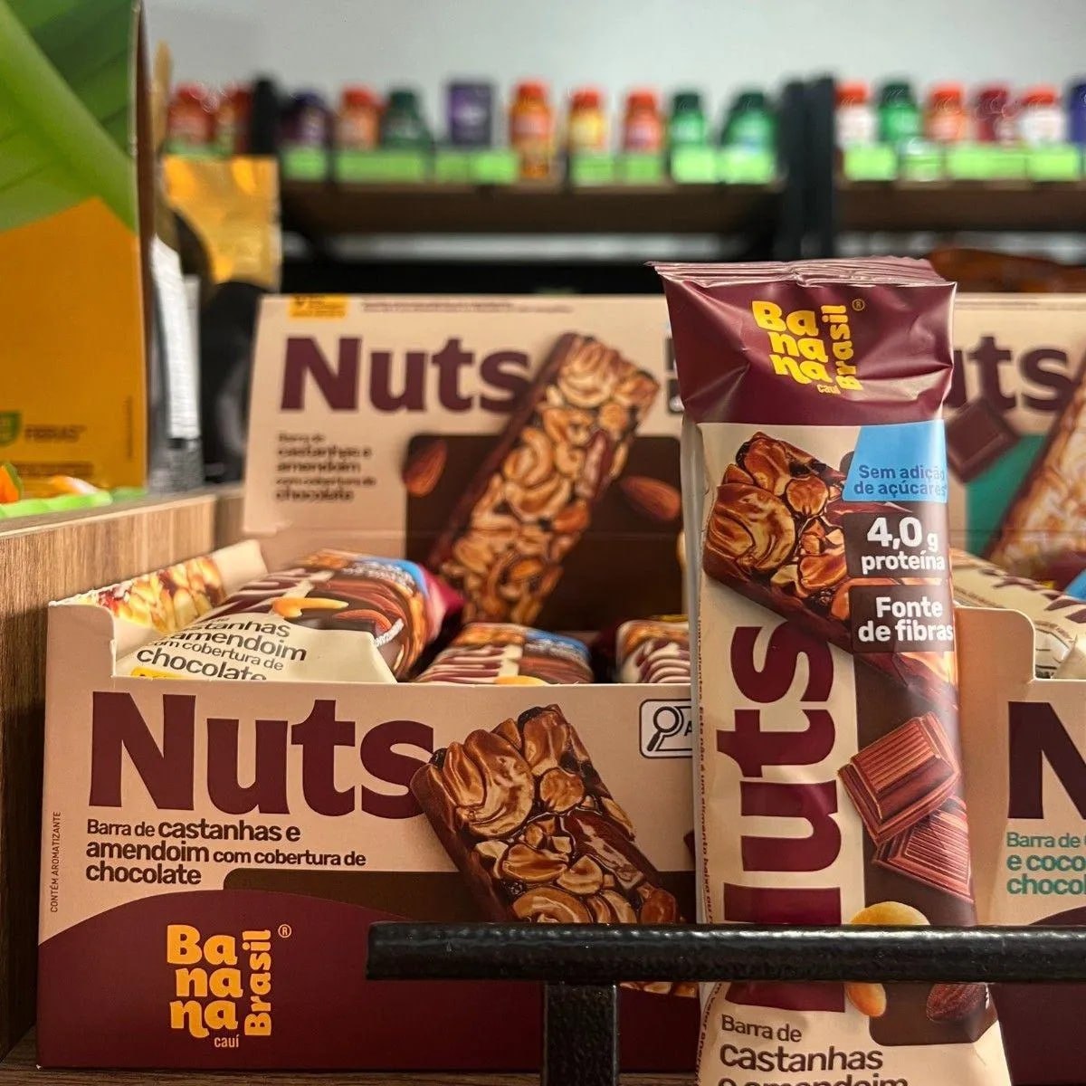 Banana Brasil Barra de Castanhas Nuts com Cobertura de Chocolate 25G - 12 Unidades