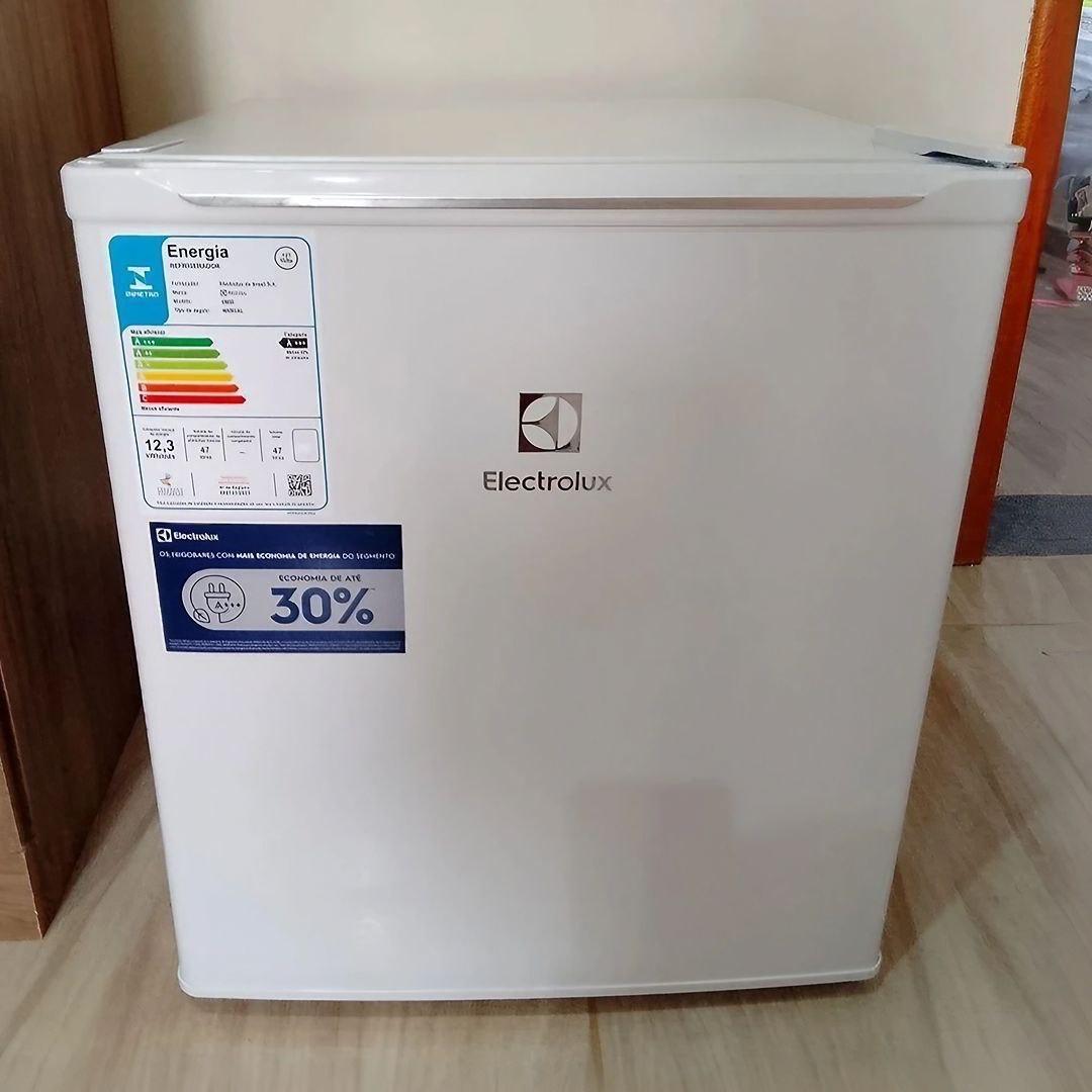 Frigobar Electrolux 47L Efficient com Controle de Temperatura 220V (EM50)