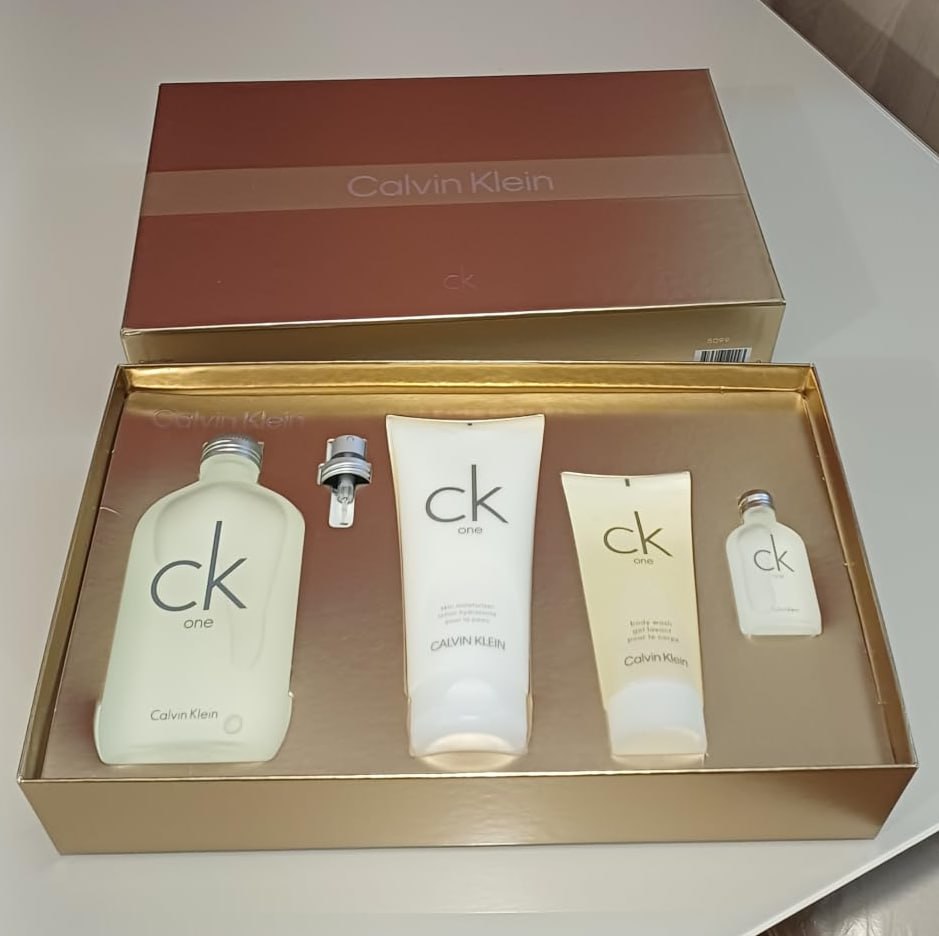 Kit Calvin Klein One 4 Produtos - Eau de Toilette 200ml + Loção + Gel