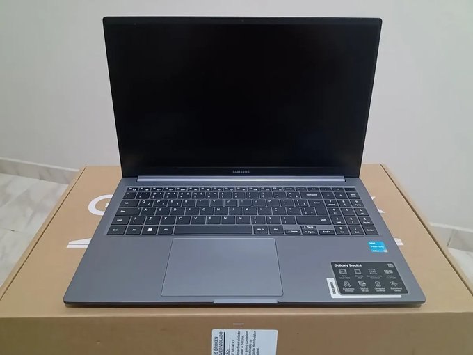 Samsung Galaxy Book4 Intel 8GB 256GB SSD 15.6" Full HD
