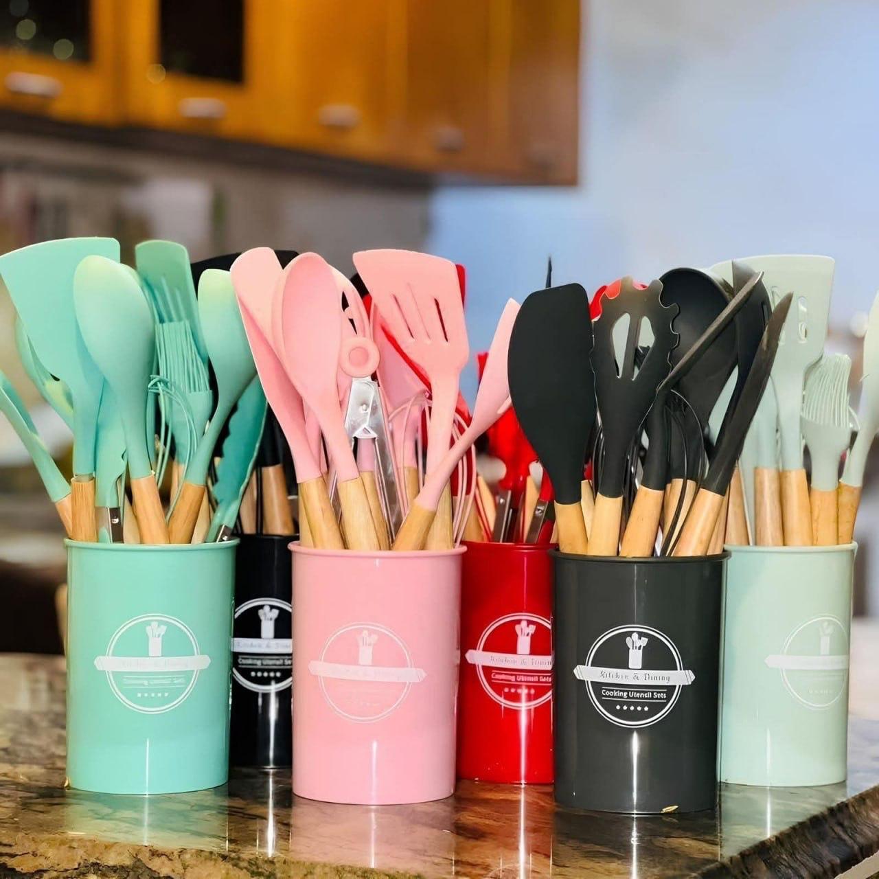 Kit 12 Utensílios de Cozinha Silicone Cabo Madeira 6 Cores