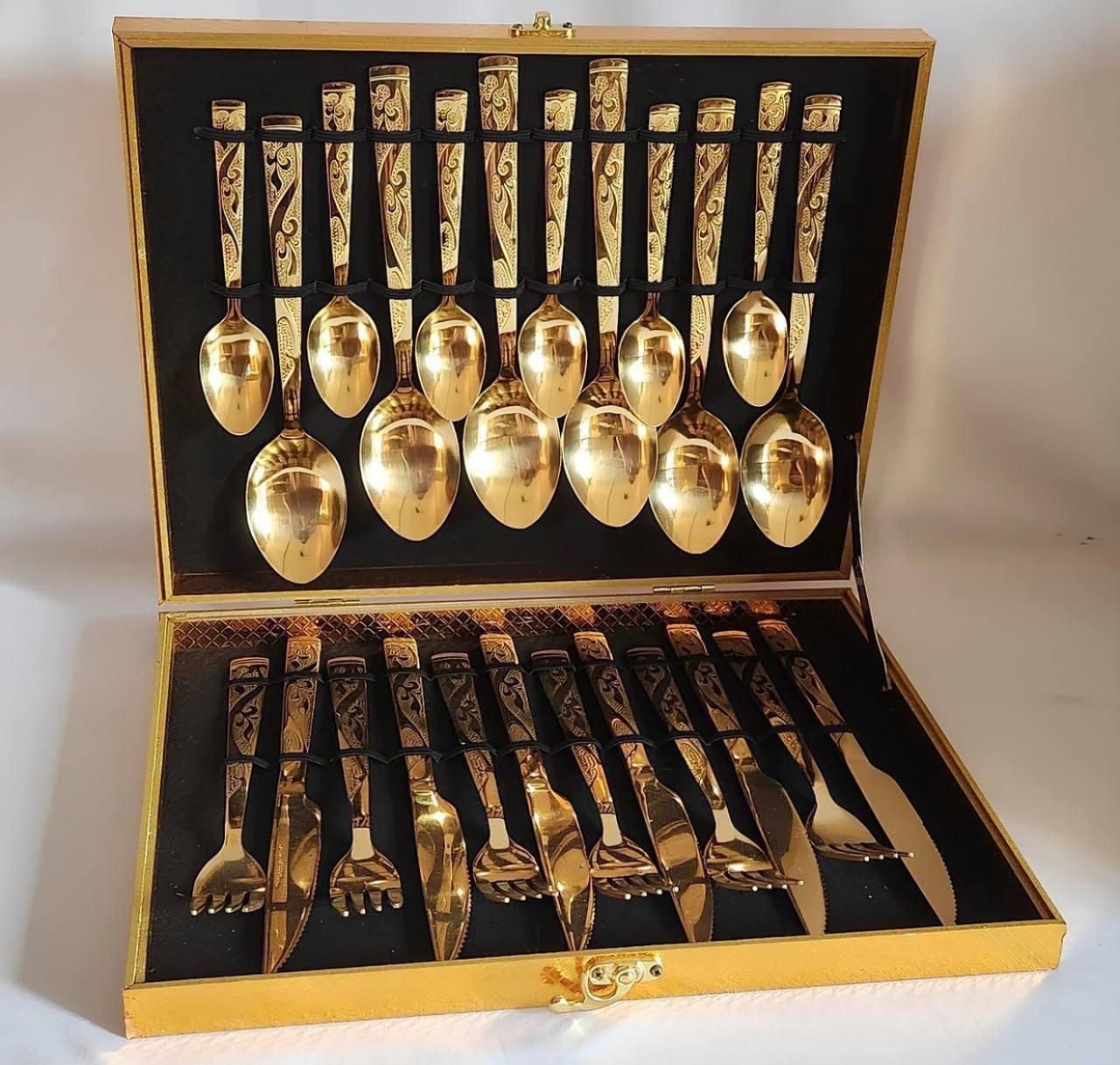 Kit Faqueiro Dourado Luxo Inox 24 Peças com Maleta