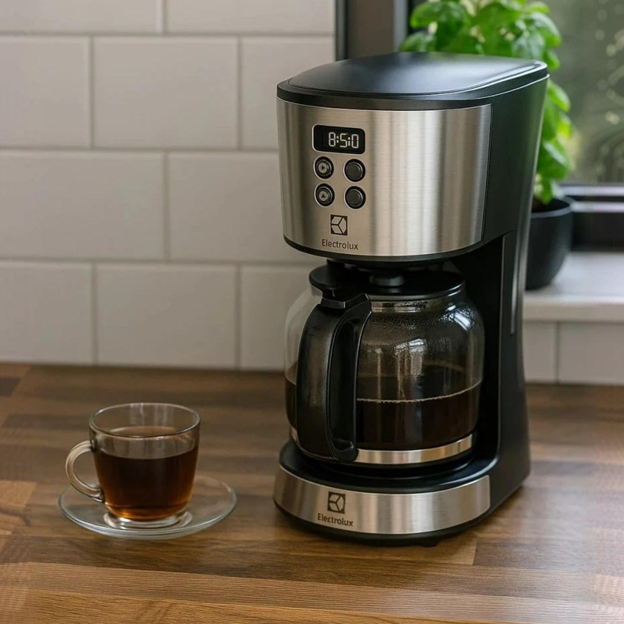 Cafeteira Elétrica Electrolux Digital 38 Xícaras Programável Inox 110v