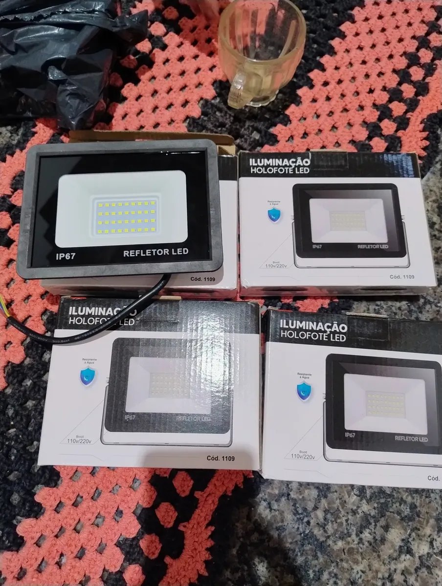 Kit 4 Refletores Super Led 200W Holofote Bivolt IP67 Branco Frio 6500K