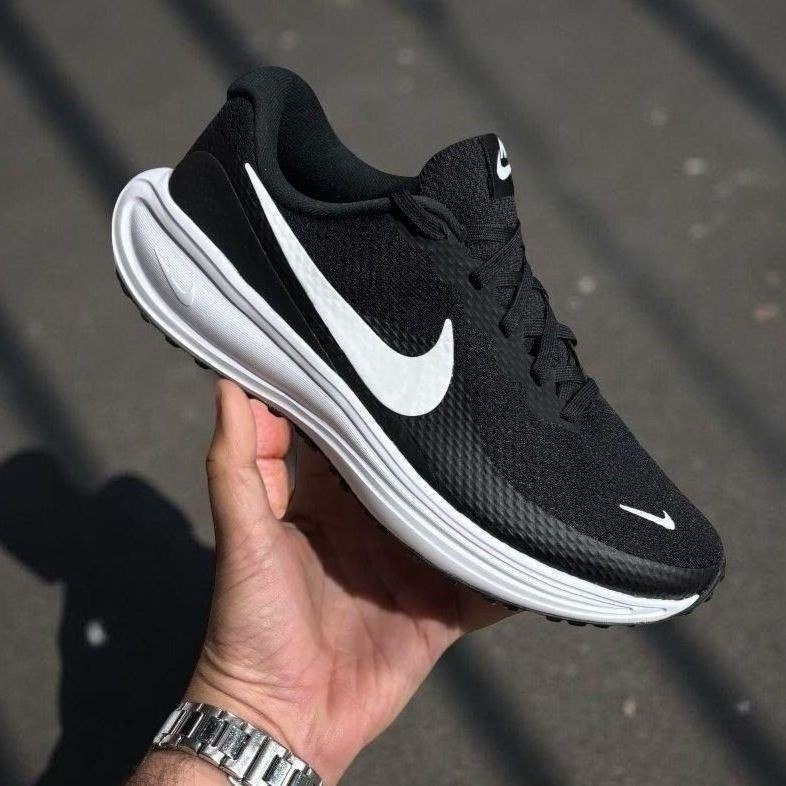 Tênis Nike Revolution 8