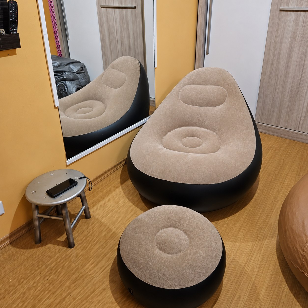 Poltrona Inflável Ultra Lounge com Pufe