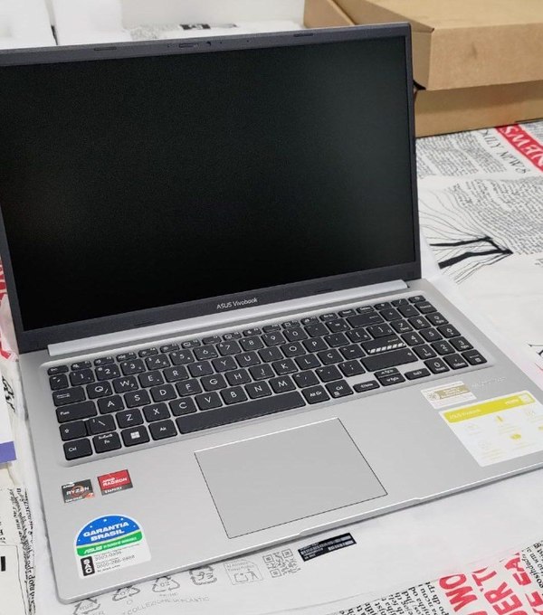 Notebook ASUS Vivobook 15 M1502 AMD Ryzen 7 8GB RAM 512GB SSD