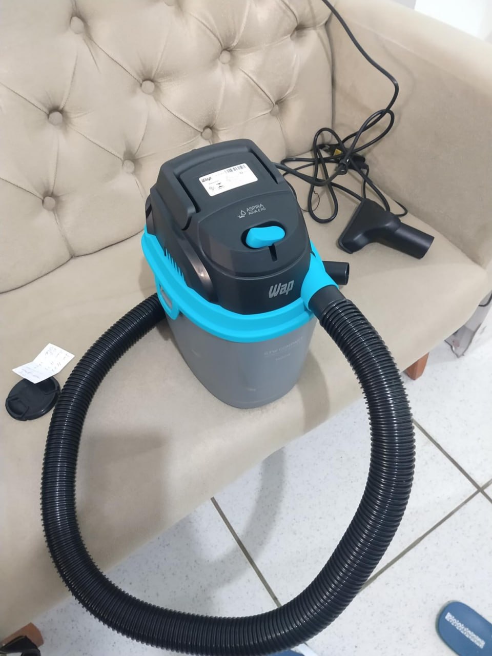 Aspirador de Pó e Água Wap GTW Compact 1400W 5,5L 127v/220v