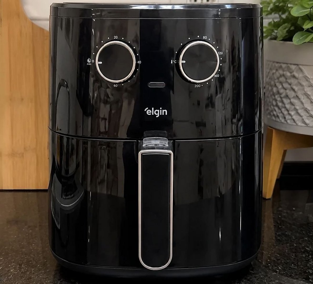 Fritadeira Air Fryer Six Fry Elgin 6,5L 1.500W Preta 110V