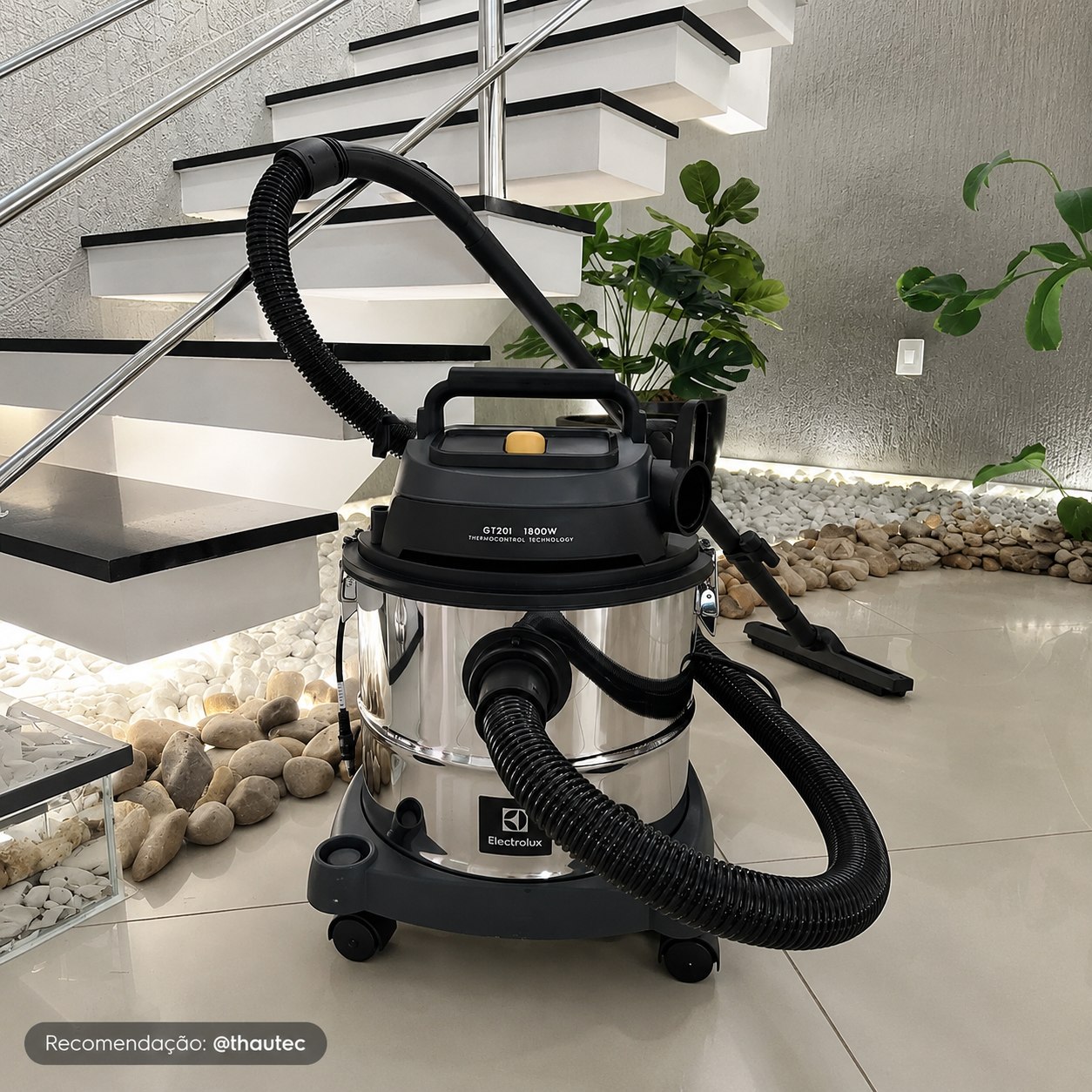 Aspirador de Água e Pó Electrolux Inox 1800W 20L 110v GT20I
