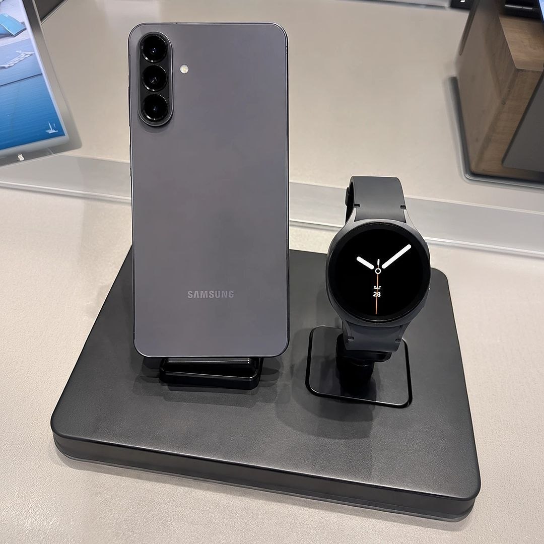 Galaxy A57 5G 128GB + Galaxy Watch8 BT 44mm Combo
