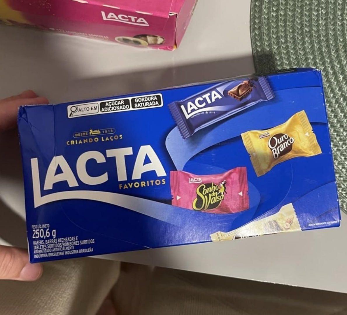 Lacta Favoritos - Caixa de Variedades Chocolates 250,6g